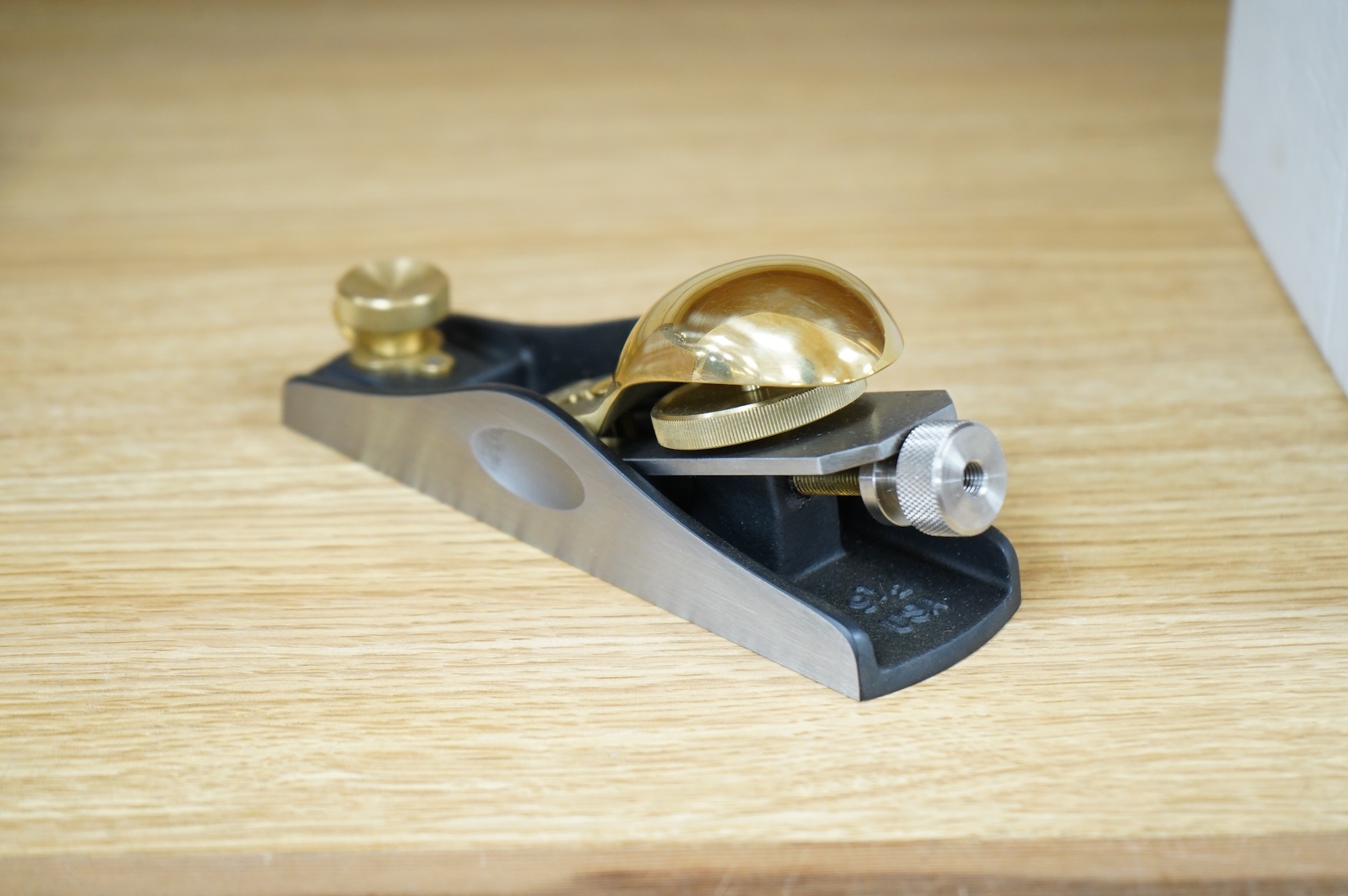 A boxed Lie Nielsen Toolworks standard block plane (L-N 9 1/2) with paperwork